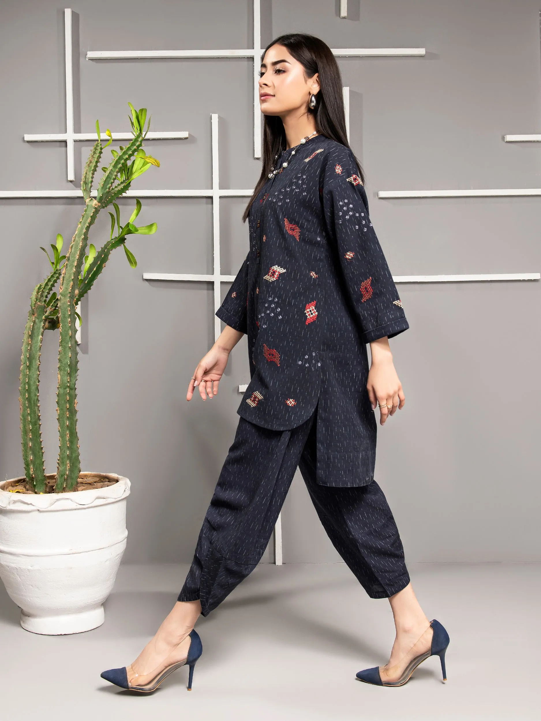 2 Piece Khaddar Suit-Embroidered (Pret)