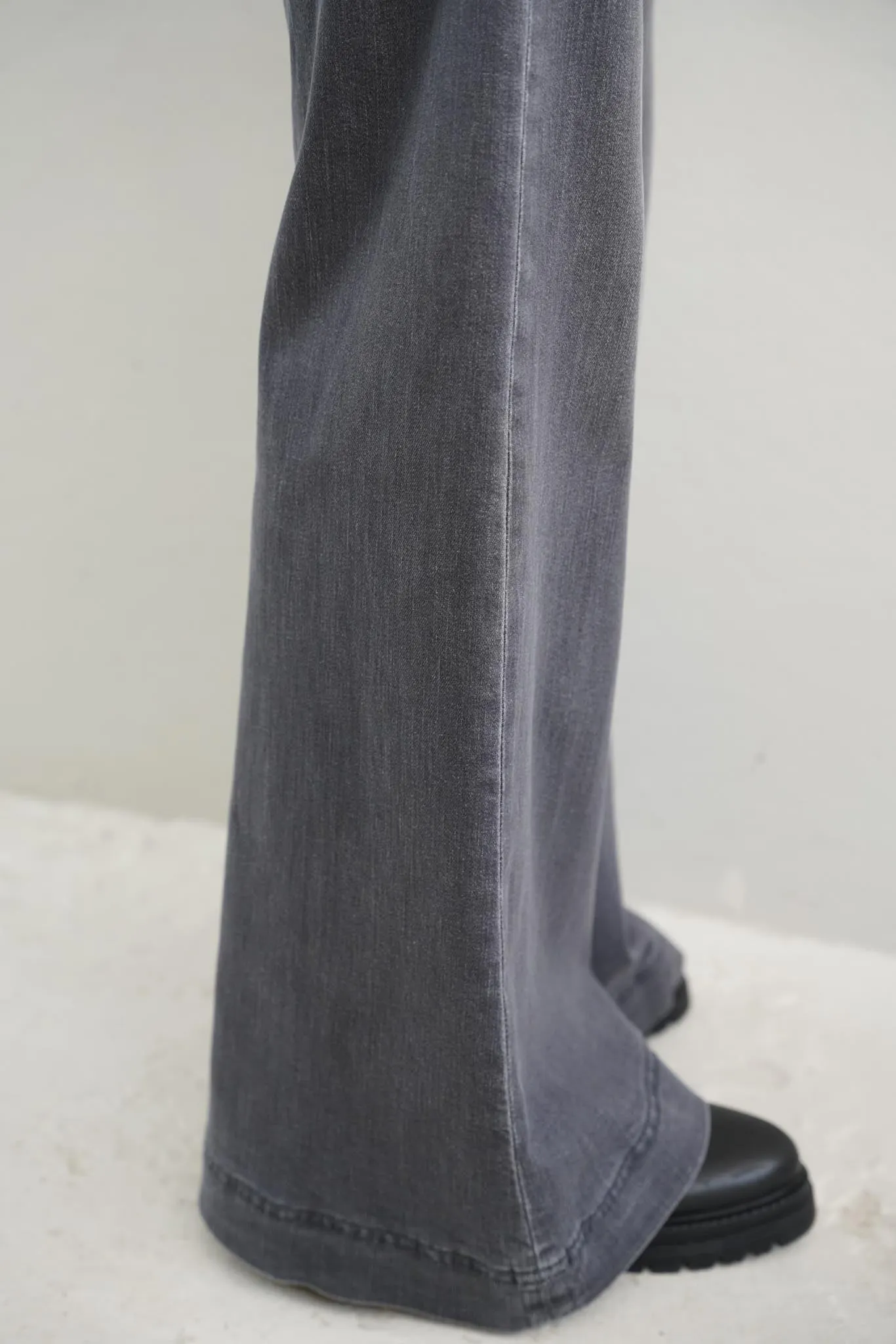 Anthracite Flare Leg