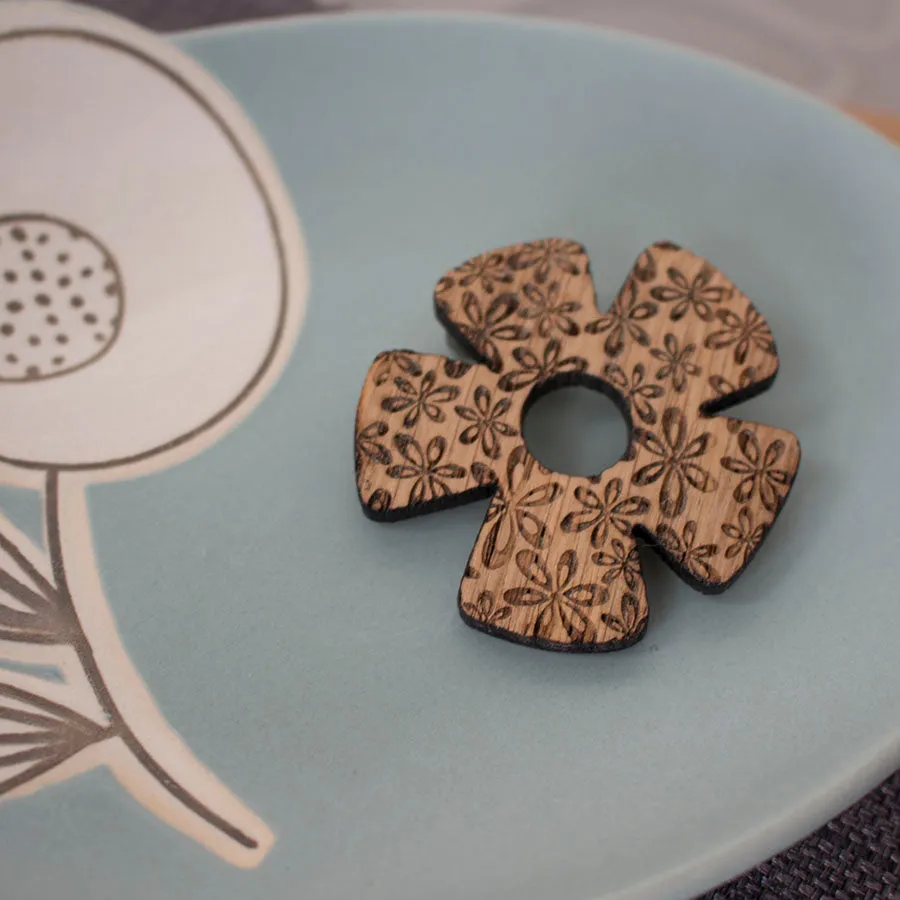 Oak Daisy Brooch