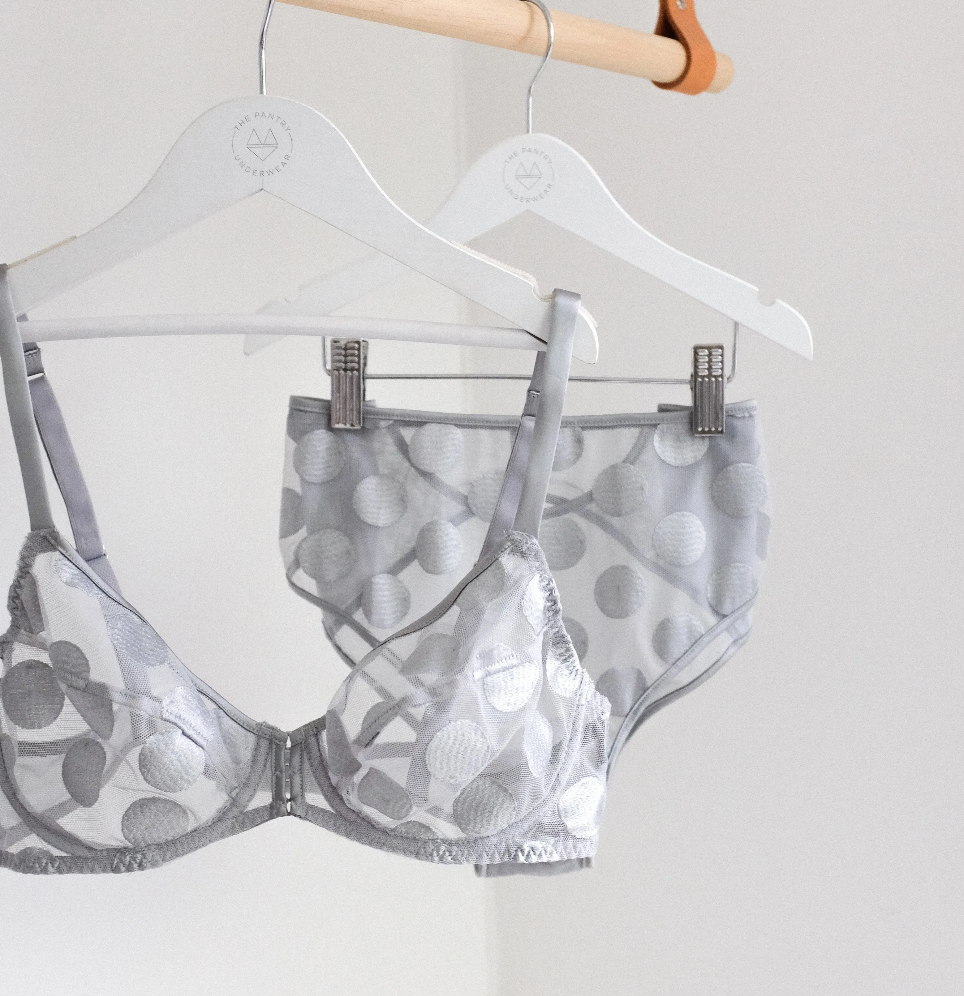 Spot detail plunge bra [Silver]