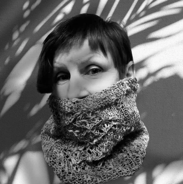 Stacked Diamonds cowl, knit kit