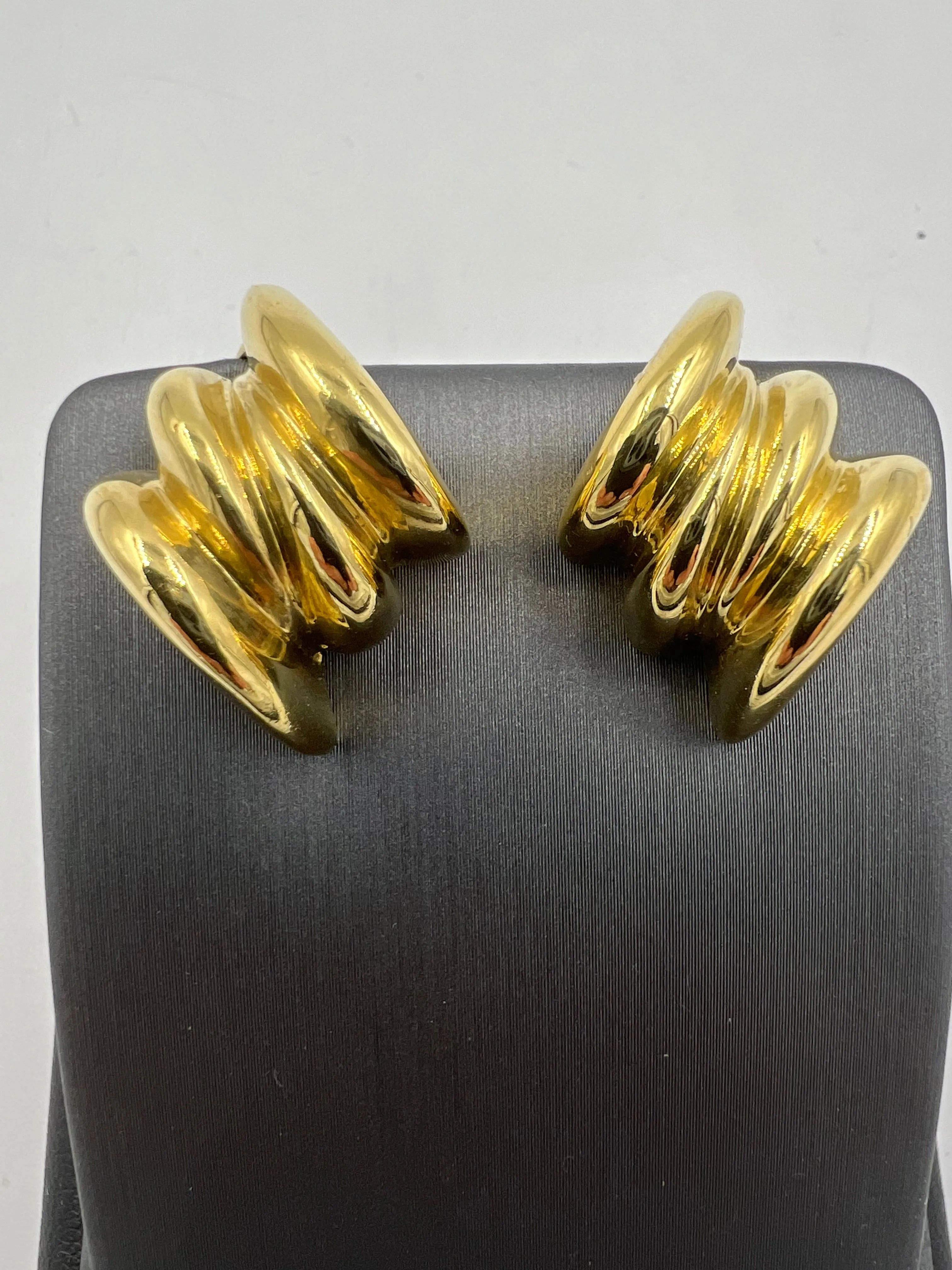 Tiffany Ribbed Yellow Gold Clip On Earrings